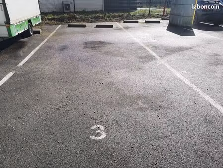 grandes places de parking sécurisées  accès immédiat rocade (sortie 20)