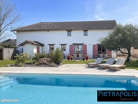 propriété 9 pièces 277 m²