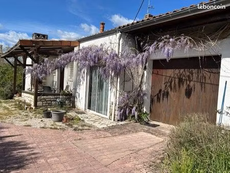 maison sur terrain de 705 m2 face à un parc écologique