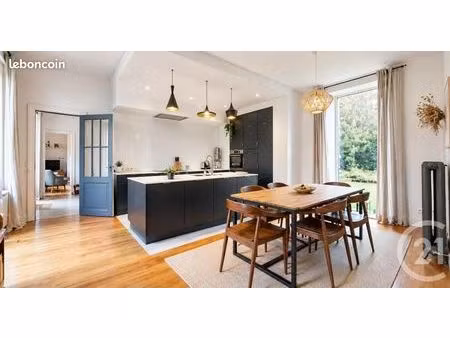maison 7 pièces 265 m²