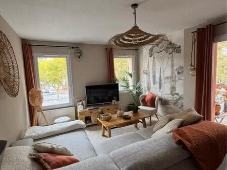 appartement t3 avec grande terrasse dans belle résidence domaine de la gare annonay
