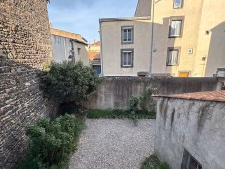 beaumont - charmant t3 de 50m² rénové + véranda  centre-ville