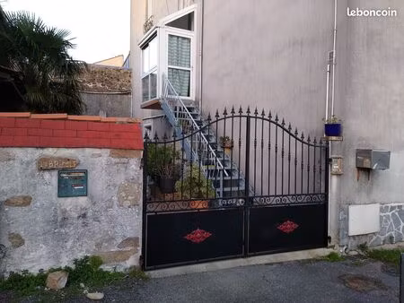 grand t2 avec cour et dépendance