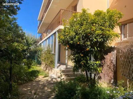 six fours les lones  proche  plage  commerce et sanary  appartement t2 de 48 m² habitables