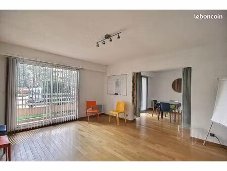 commerce santé 76 m²