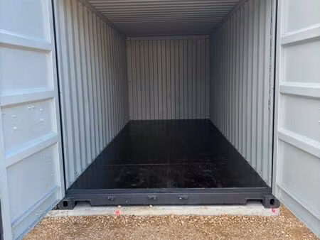 local de stockage /box /boxes/ dépôt