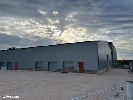 local d'activité 1 050 m²