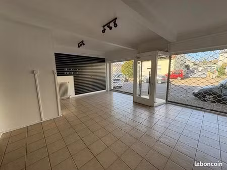 local commercial 196 m²