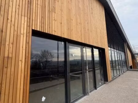 local commercial neuf 110 m2