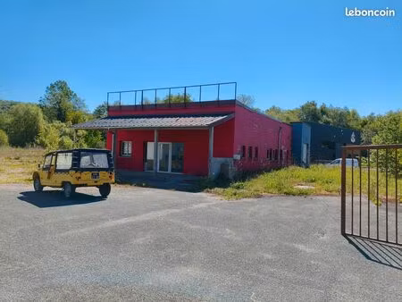 terrain et batiment commercial grand pad passsage / terrain divisible
