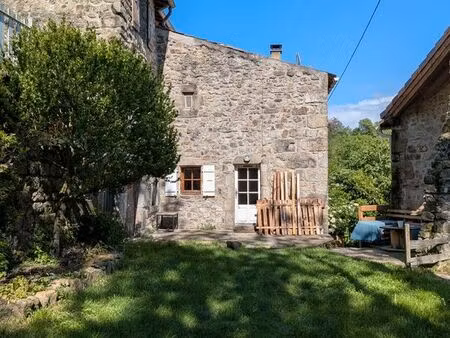petite maison en pierres t2