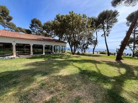 cherche bas de villa avec jardin