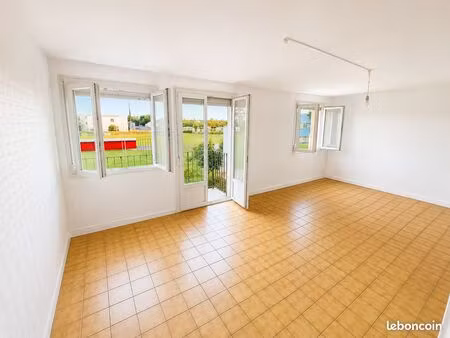 appartement 1 pièce 65 m²