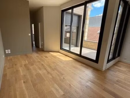 t3- victoire - capucins - neuf- climatisation- terrasse- 60m2