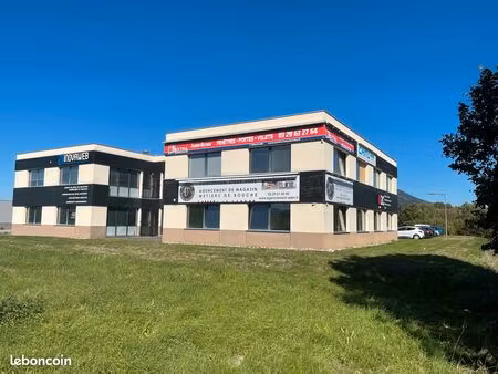 bureaux emplacement n°1 + de 5000 véhicules / jour
