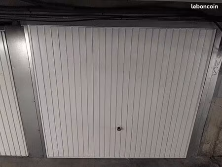 parking box fermé sécurisé à louer