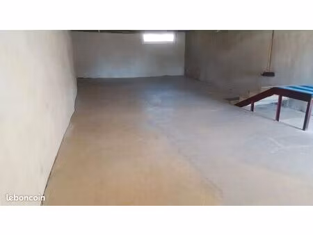 local 75 m2