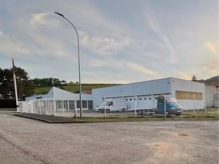 a loue local commercial dépôt + atelier 350m2 et vitrine 300m2 avec terrain clôturé 1800m2