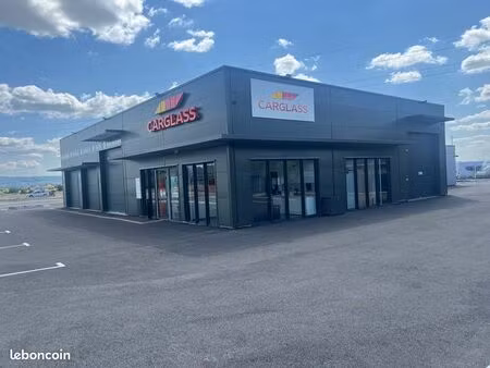 local commercial 135m2