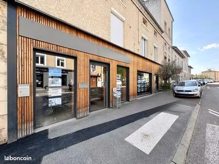 local commercial 90 m² loué