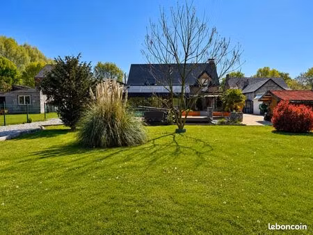 villa 5 pièces 248 m²