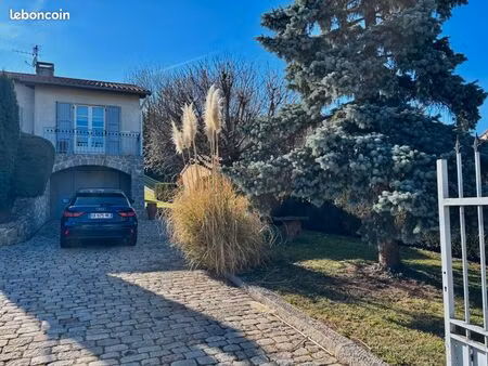 belle maison familiale avec piscine  jardin 1461 m² – chadrac (5 min du puy-en-velay)