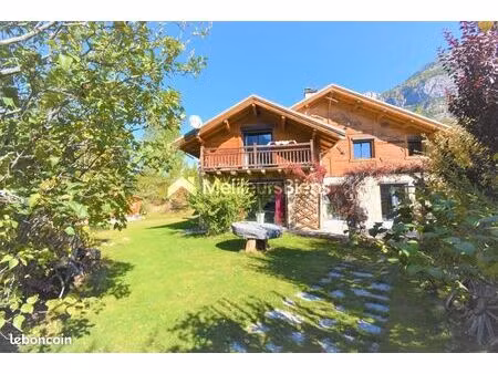 chalet 7 pièces 270 m²