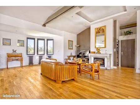 quartier st augustin : immense demeure  tres calme  lumneuse  volume & charme