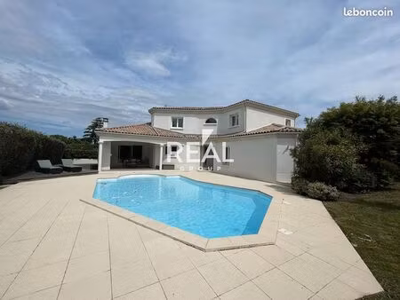 maison 6 pièces 200 m²