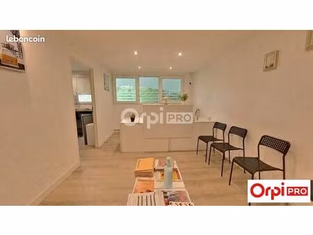 bureau 11 m²