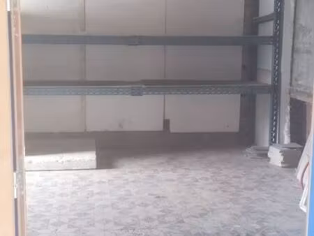 hangar avec bureau