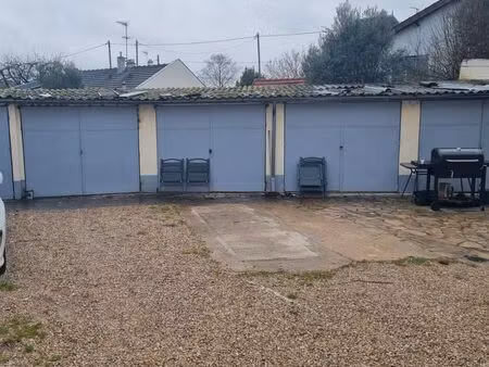 un garage a loué a paray-vieille-poste