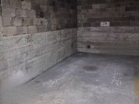 à louer emplacement parking 13 m2