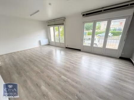 local 49 m²