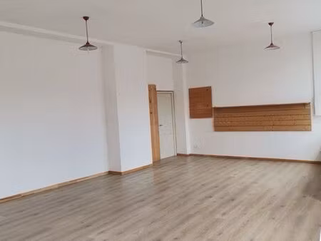 local commercial tres lumineux de 50m2