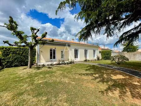 vente maison à saint-michel-en-l'herm (85580) : à vendre / 122m² saint-michel-en-l'herm