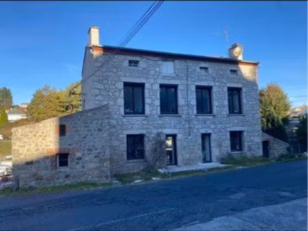 maison en pierre entièrement rénovée