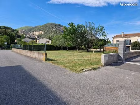 terrain constructible 780 m² – cruas – 105000