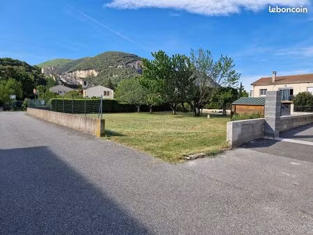 terrain constructible 780 m² – cu positif – cruas – secteur calme