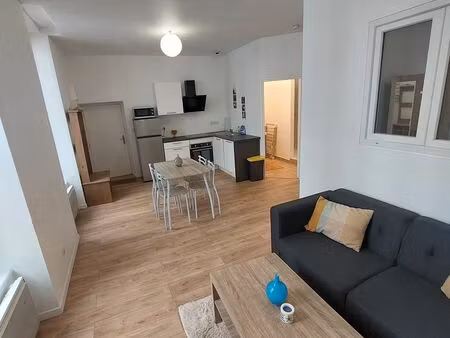 t2 meublé centre ville (place gaillard)