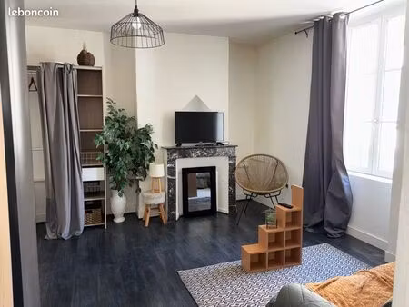 part. loue appart. 2 pièces libre