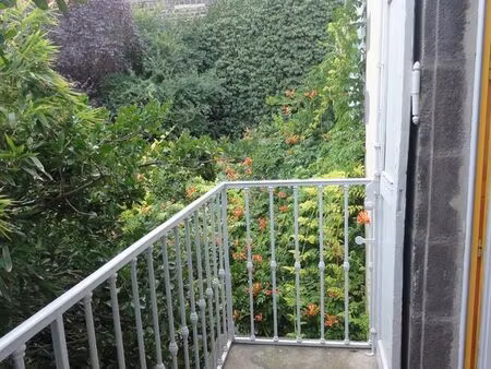 loue dans immeuble ancien appartement 3 pièces 91m² + grand garage clermont fd