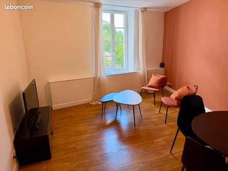 magnifique t2 meublé refait à neuf centre de royat  immeuble paisible avec cour