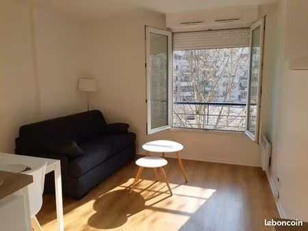 studio meublé 20m2 - 8 rue jh lartigue - tram t2 à 100m / rer c à 700m