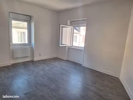 appartement t4 95 m2+ place parking privé -proche aubert et duval