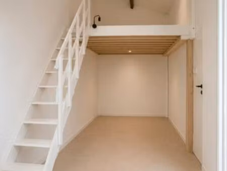 f2 avec mezzanine a louer