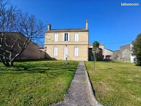 belle maison en pierre – quartier résidentiel de pauillac