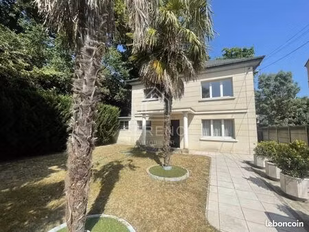 villa 8 pièces 186 m²