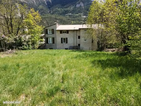 terrain 600 m² beauvezer