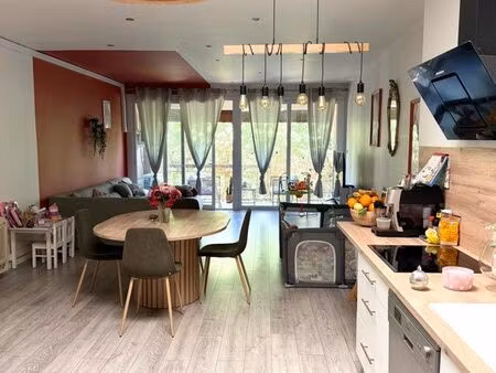 magnifique appartement rénové de 121 m² avec balcon
